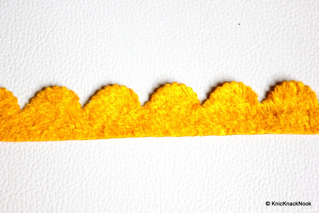 Soft Yellow Scallop Lace Trim, Approx. 20mm