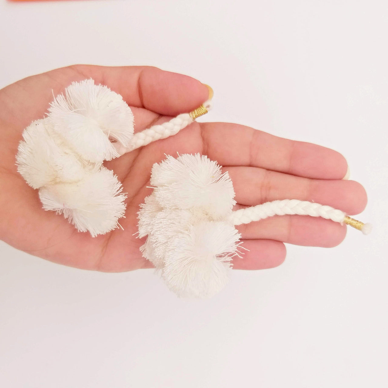 4 x Off White Pom-Pom Tassels Latkan, Pompom Decorations, Pom poms