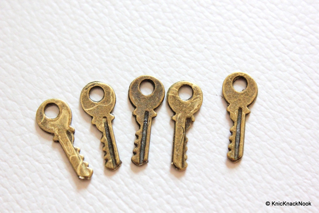 10 x Zinc Alloy Bronze Tone Key Pendants / Charms