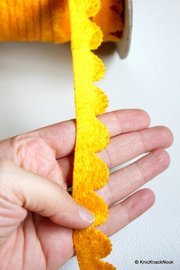 Soft Yellow Scallop Lace Trim, Approx. 20mm